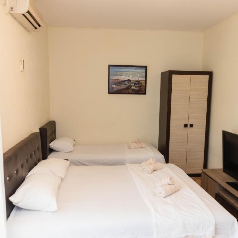 Villa Elezi - Triple Room with Balcony - 7