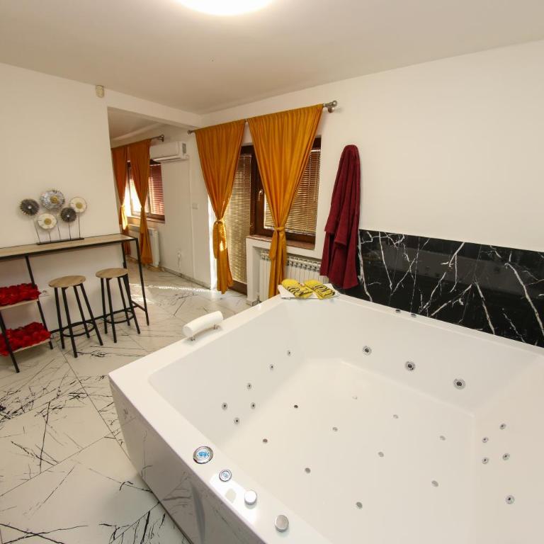 Hedonist Spa Jacuzzi Centar Free private parking - Apartman sa Đakuzijem - 9