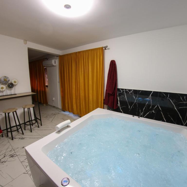 Hedonist Spa Jacuzzi Centar Free private parking - Apartman sa Đakuzijem - 22