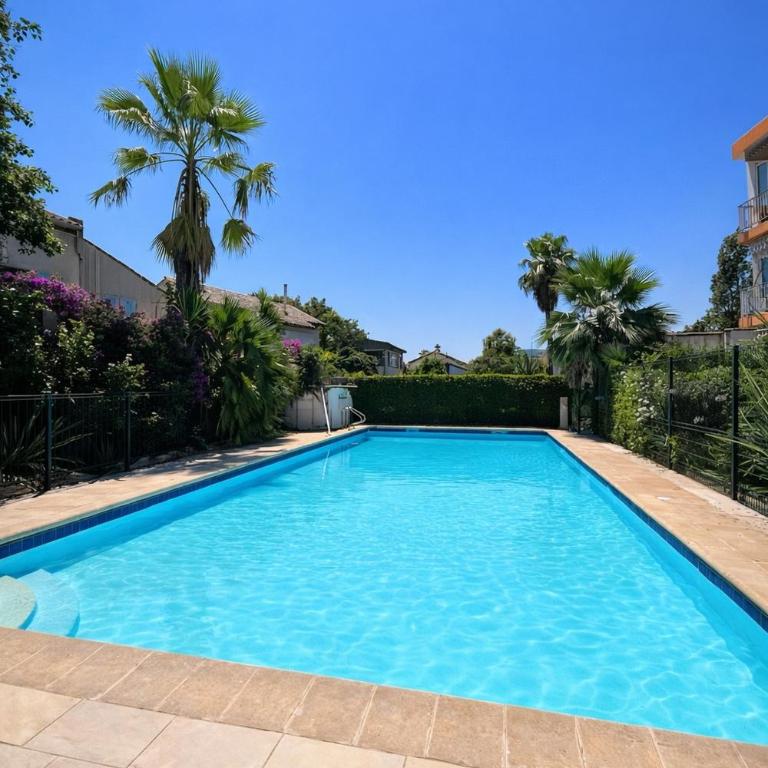Appartement familial piscine plage - Two-Bedroom Deluxe Apartment with Garden View - 1