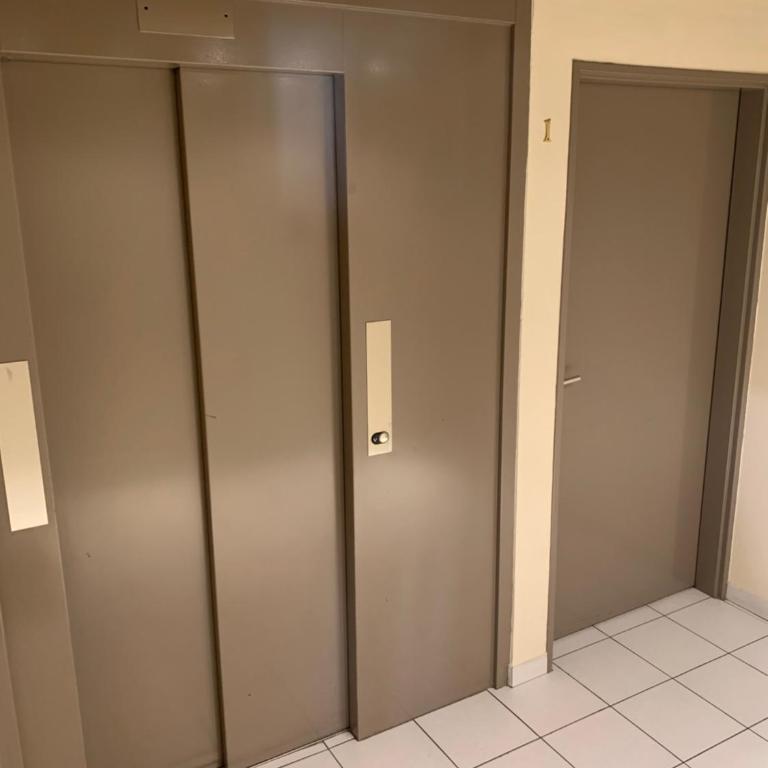 Modern City Center apartment with parking! - Appartement 2 Chambres - 3