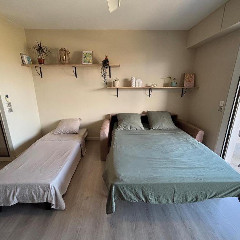 Bright studio sea and city center within walking distance - One-Bedroom Apartment - 16
