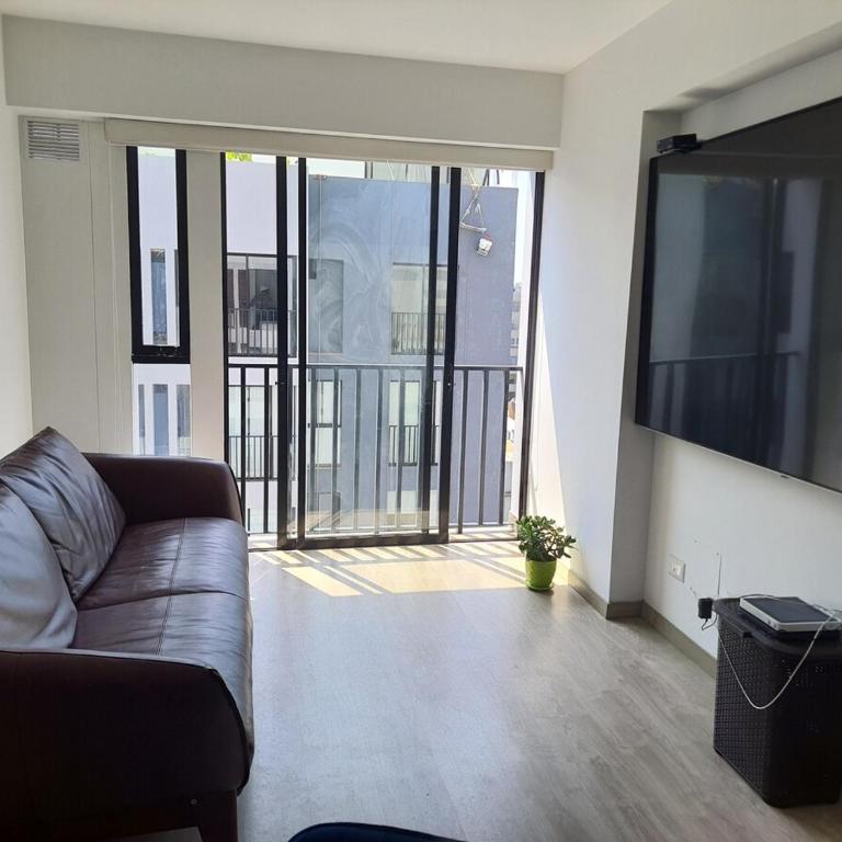Modern, comfortable 2-bedroom apartment with 86 TV, garage, and queen-sized bed - Apartamento de 2 dormitorios - 1