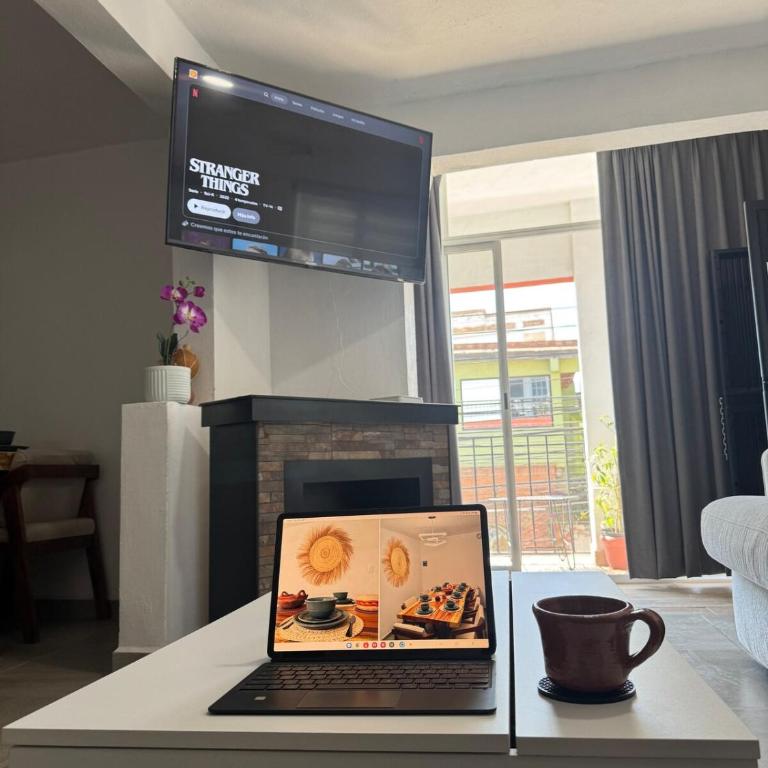 Vivencia GTO 4BR Rooftop w Private Garage 15m Dtwn - Four-Bedroom Vacation Home - 9