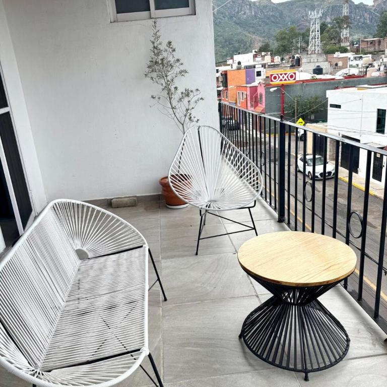Vivencia GTO 4BR Rooftop w Private Garage 15m Dtwn - Four-Bedroom Vacation Home - 33