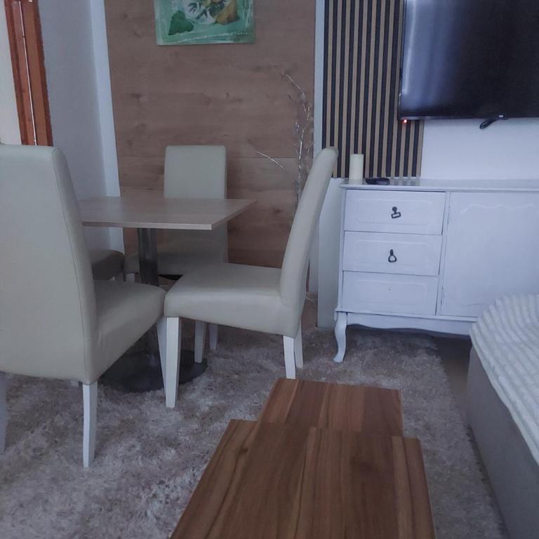 Apartman M - One-Bedroom Apartment - 3