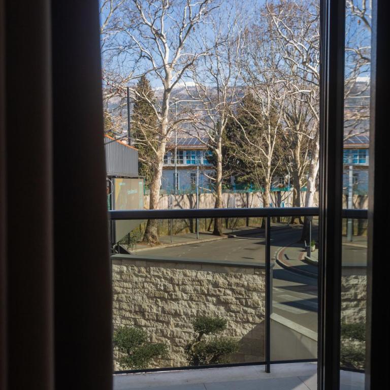 The Hill Aparthotel - Apartment - Split Level - 11