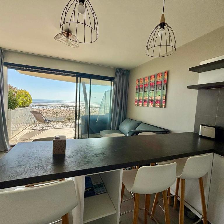 Appartement 2-6 pers, 2 ch, balcon, piscine, accès plage, parking - FR-1-194-234 - Appartement - 16