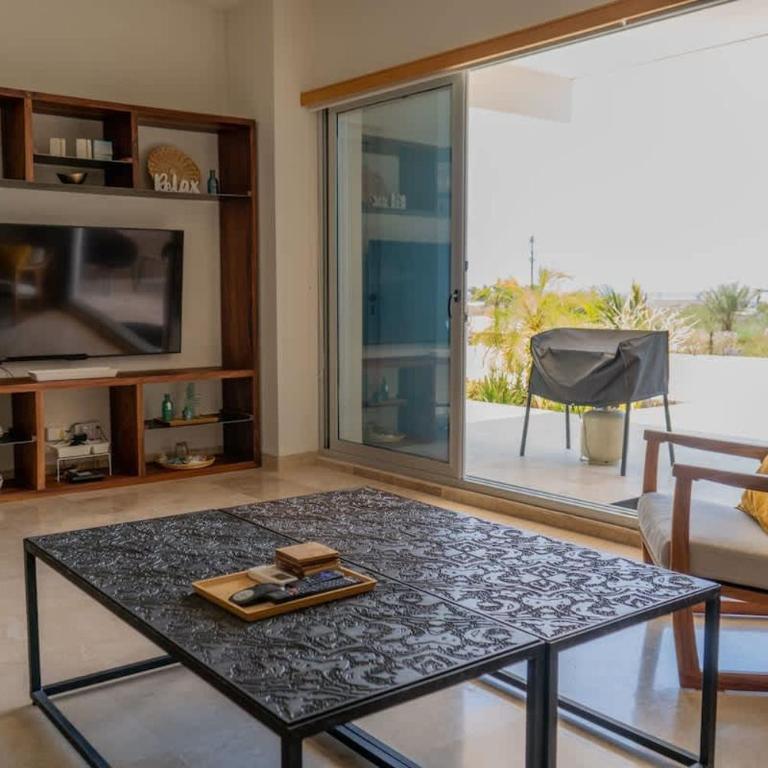 Everything Nearby Beach Pool Gym Tennis - Apartment - 11