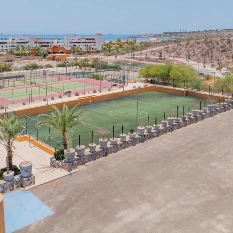 Everything Nearby Beach Pool Gym Tennis - Apartment - 42