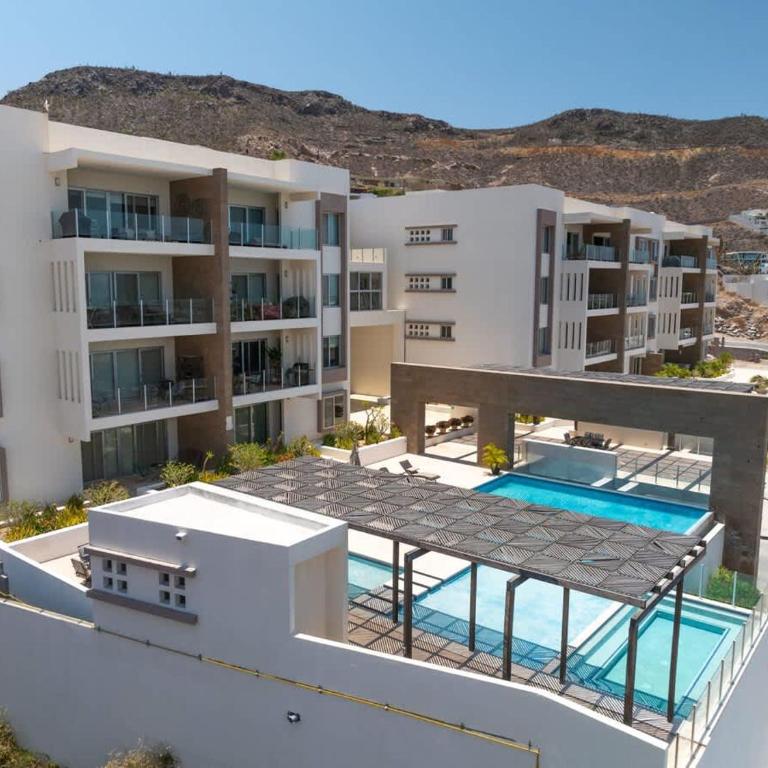 Everything Nearby Beach Pool Gym Tennis - Apartment - 44