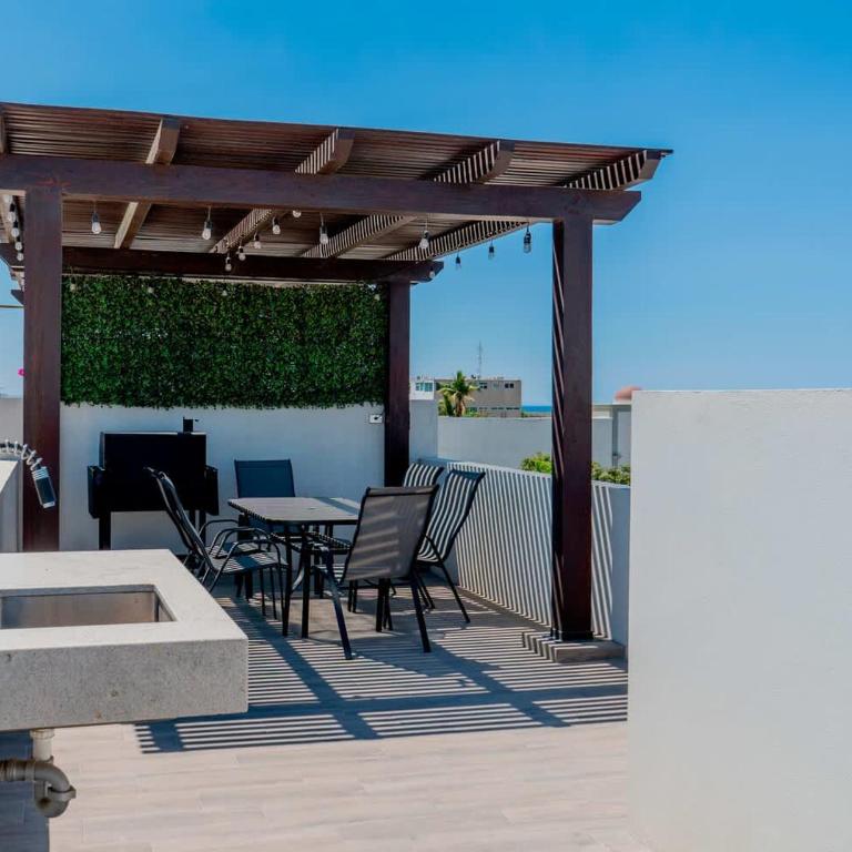 Pool BBQ & a Short Walk to the Malecon - Apartment - 22