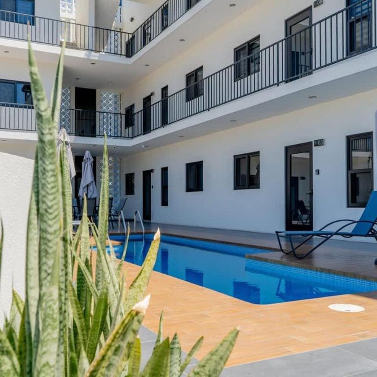 Pool BBQ & a Short Walk to the Malecon - Apartment - 21