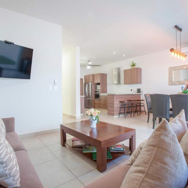 Family-Friendly House in Gated Community with Communal Pool - Vacation Home - 22