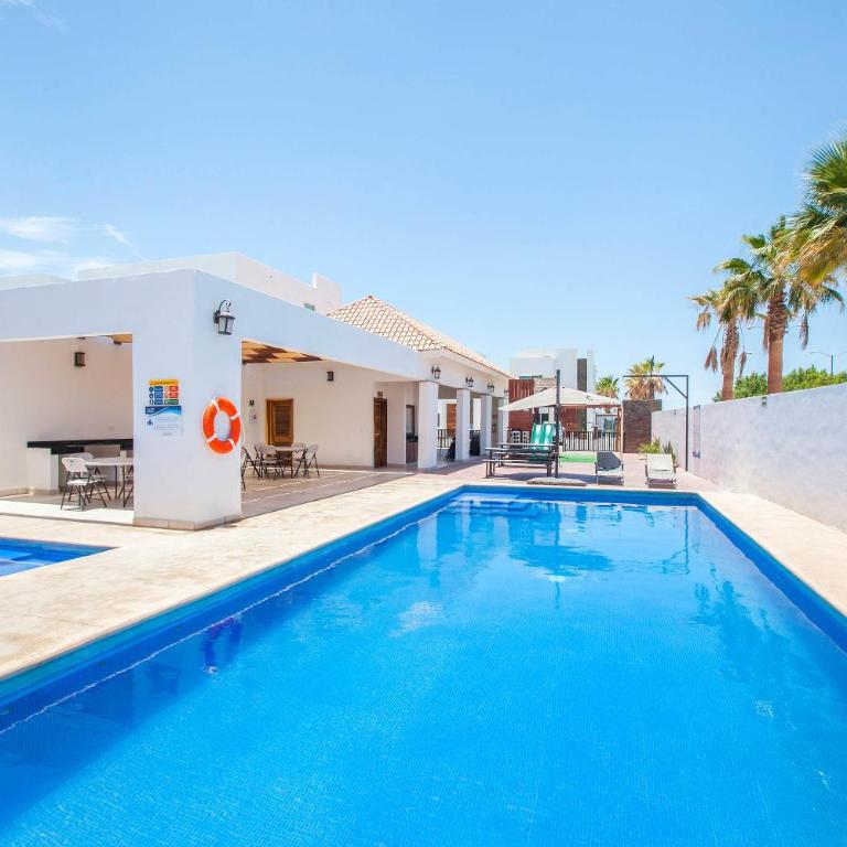 Family-Friendly House in Gated Community with Communal Pool - Vacation Home - 53