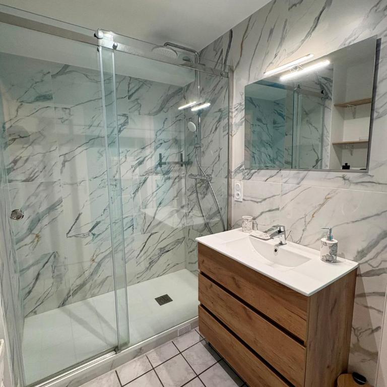 GRAND STUDIO à TOULON - One-Bedroom Apartment - 13