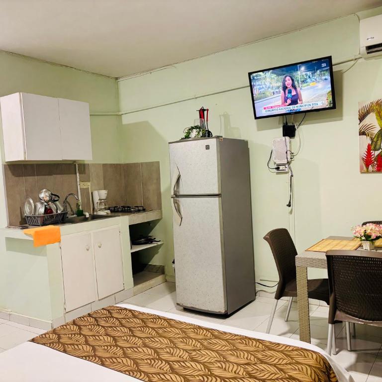 Studio 210A Cartagena Bocagrande Pool & 1 block from the beach - One-Bedroom Apartment - 9
