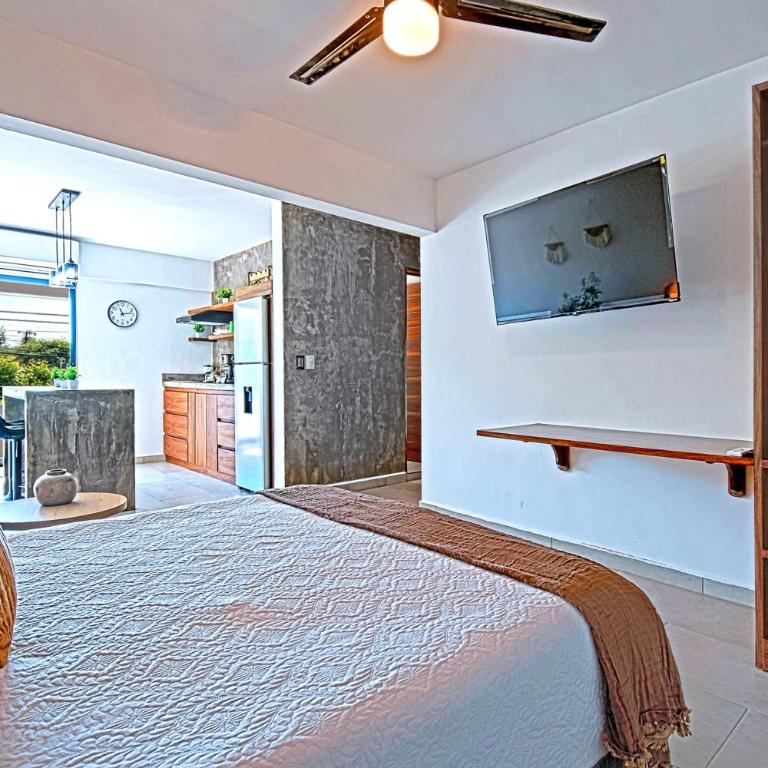 New apartment with communal pool steps from beach - Apartamento - 2