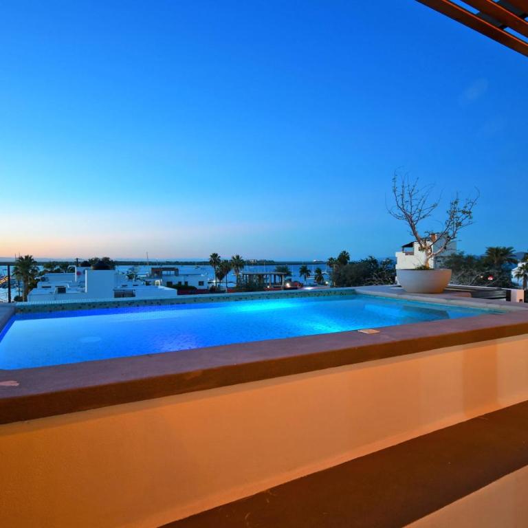 New apartment with communal pool steps from beach - Apartamento - 6