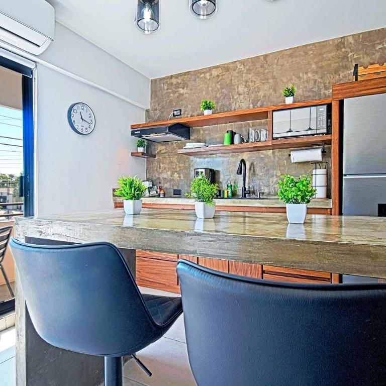 New apartment with communal pool steps from beach - Apartamento - 11
