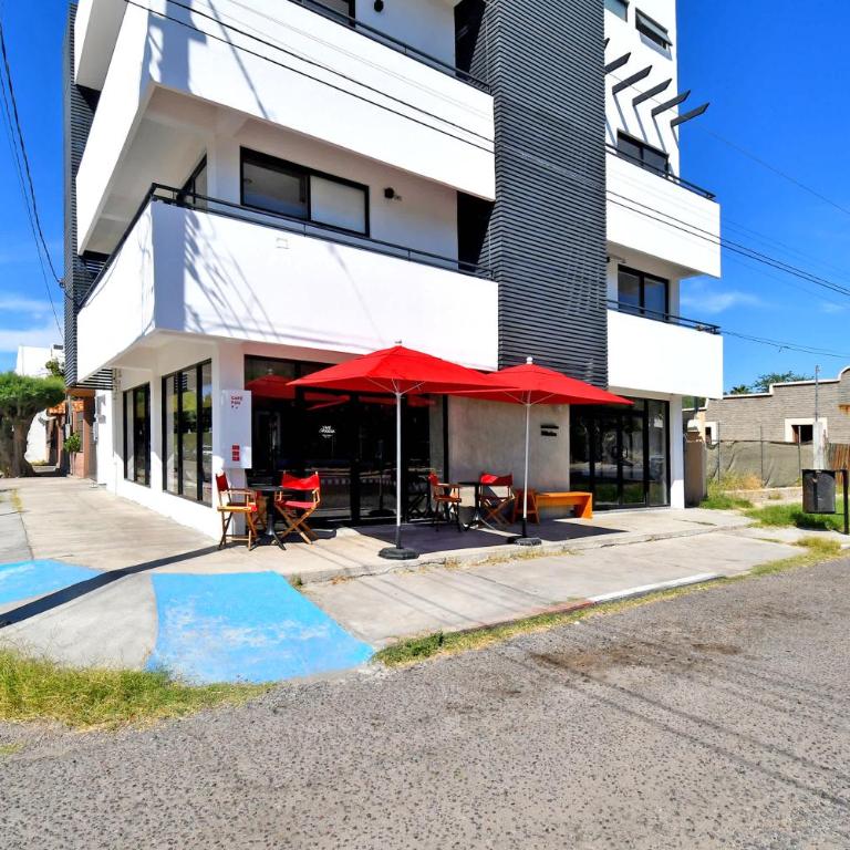 New apartment with communal pool steps from beach - Apartamento - 21
