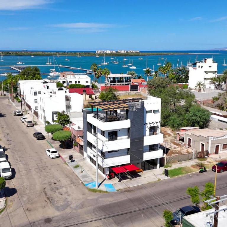 New apartment with communal pool steps from beach - Apartamento - 23
