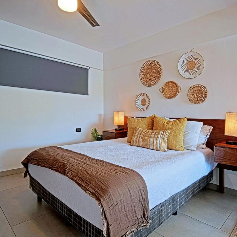 New apartment with communal pool steps from beach - Apartamento - 29
