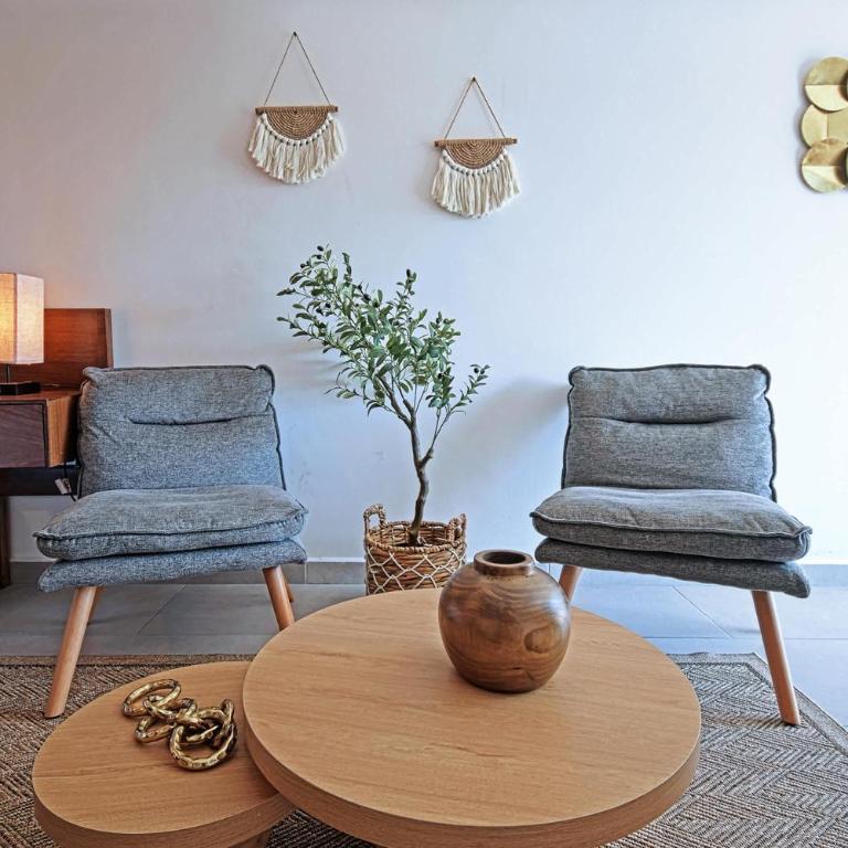 New apartment with communal pool steps from beach - Apartamento - 33