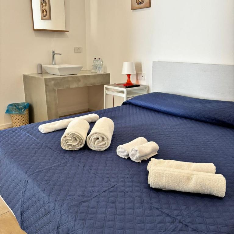 A Casuzza di Giú Giú - NUOVA GESTIONE - Camera Deluxe (2 Adulti + 1 Bambino) - 6