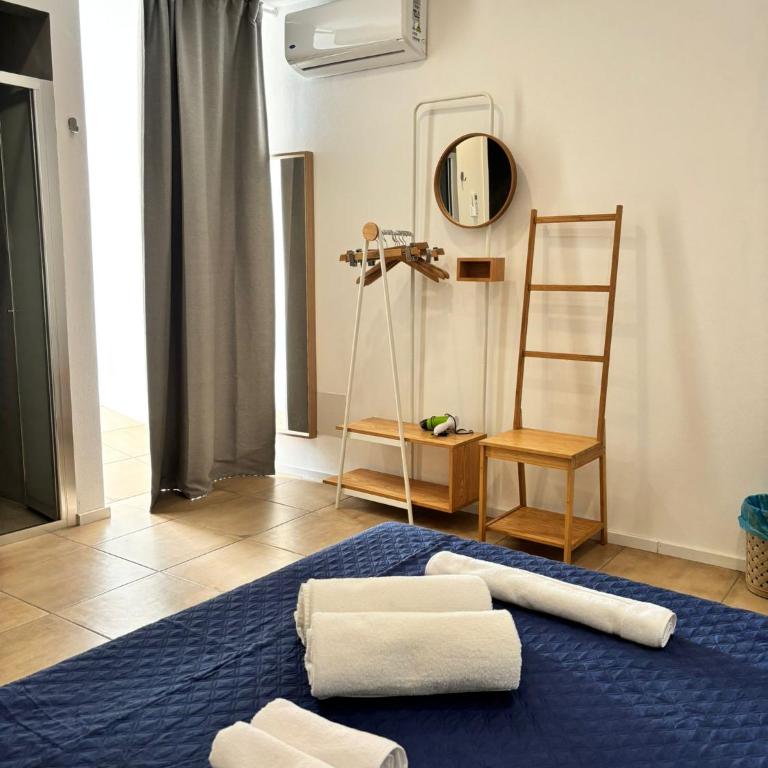 A Casuzza di Giú Giú - NUOVA GESTIONE - Camera Deluxe (2 Adulti + 1 Bambino) - 4