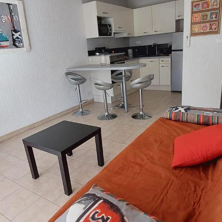 A 2 pas du port, du centre, du marché provençal, des plages quartier calme - Appartement 1 Chambre - 7