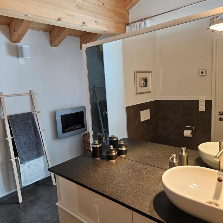Stylish coziness in the cross-country skiing paradise of Goms! - Apartment mit 3 Schlafzimmern - 10