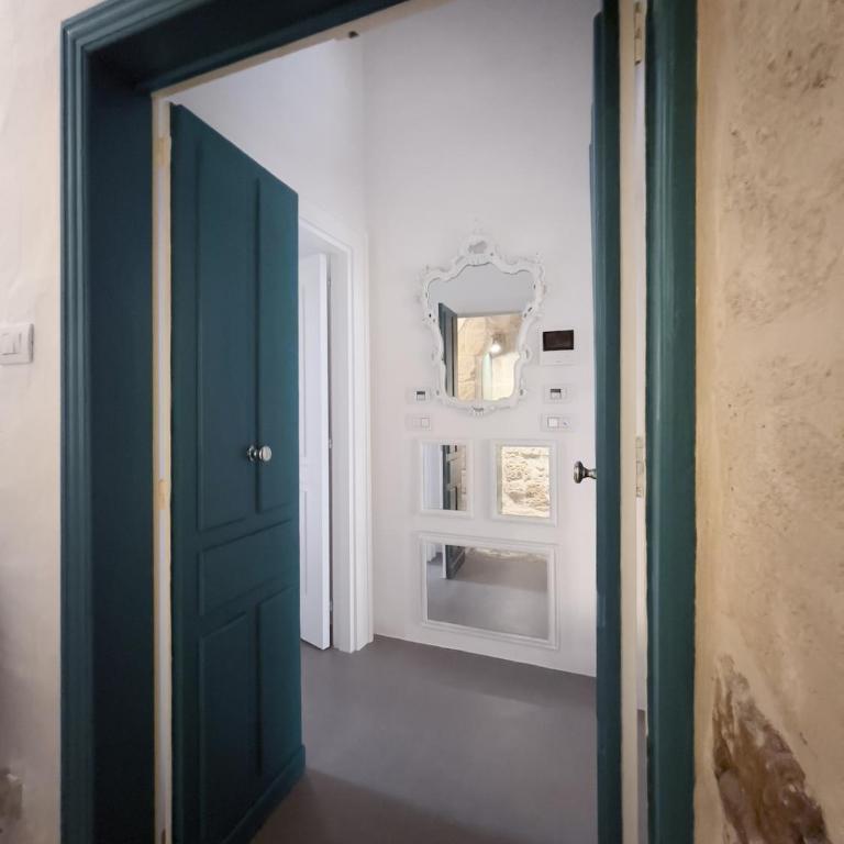 Casa Due Pulcini - 2 Private Suites in 1 Design Townhouse for up to 6 Guests - Suite Apartment - 60