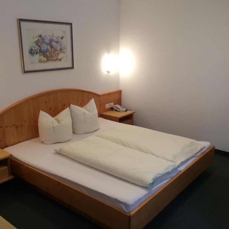 Hotel Garni Golfais - Doppelzimmer mit Balkon - 2