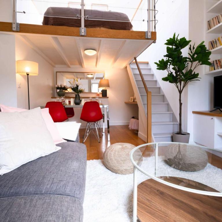 Top Floor Parisian Gem Views & Balcony - Appartement - 6