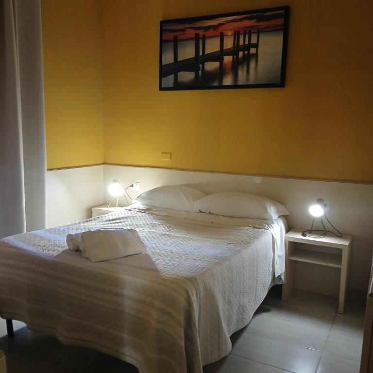 OK Roma - Camera Matrimoniale/Doppia con Letti Singoli con Bagno Privato - 4