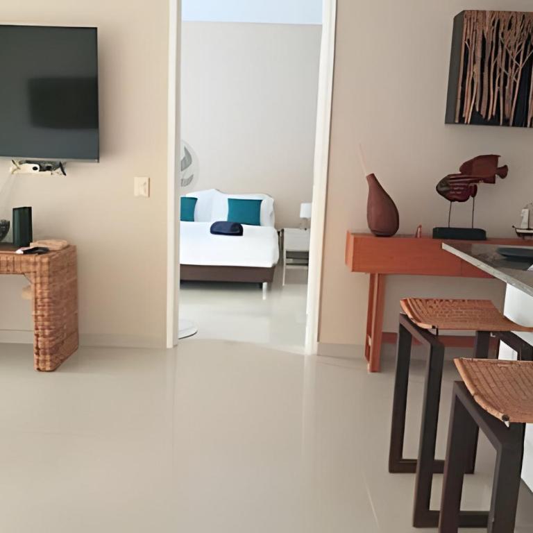 Terrace facing the sea with direct access to the beach - Apartment - 25