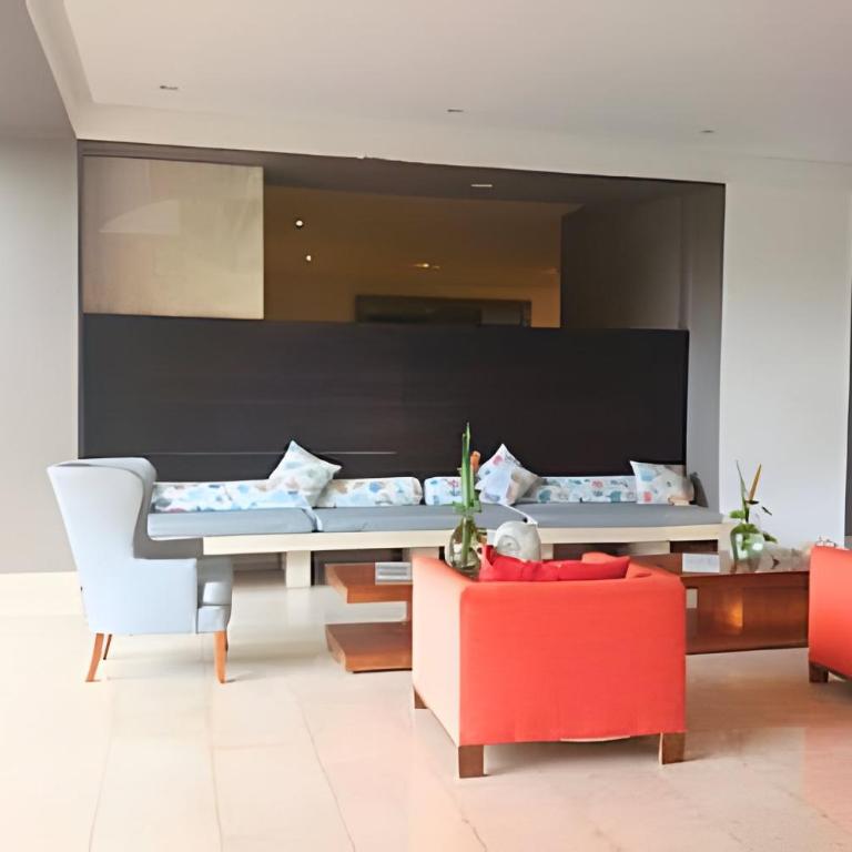 Terrace facing the sea with direct access to the beach - Apartment - 30