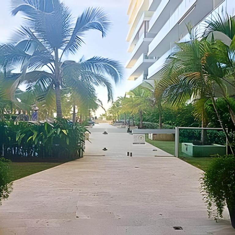 Terrace facing the sea with direct access to the beach - Apartment - 32