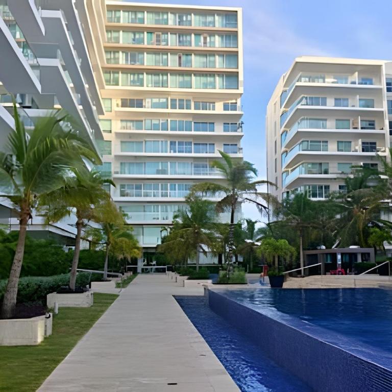 Terrace facing the sea with direct access to the beach - Apartment - 40