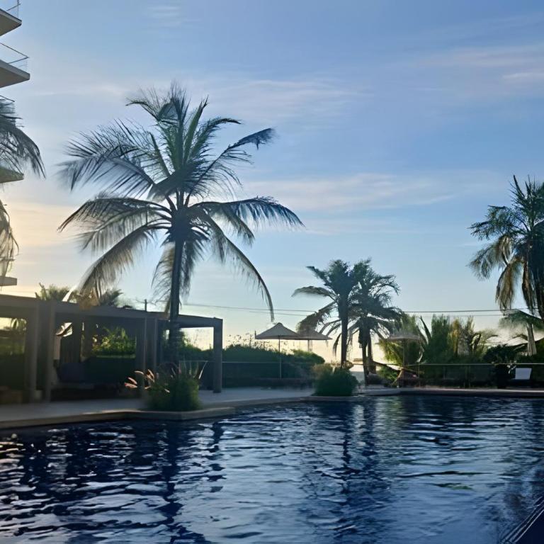 Terrace facing the sea with direct access to the beach - Apartment - 42