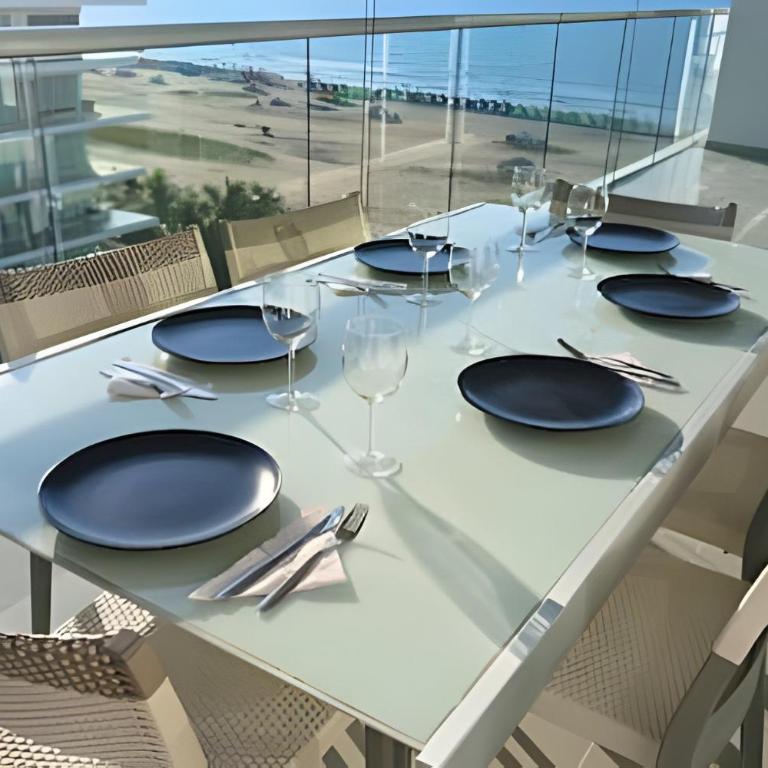 Terrace facing the sea with direct access to the beach - Apartment - 50