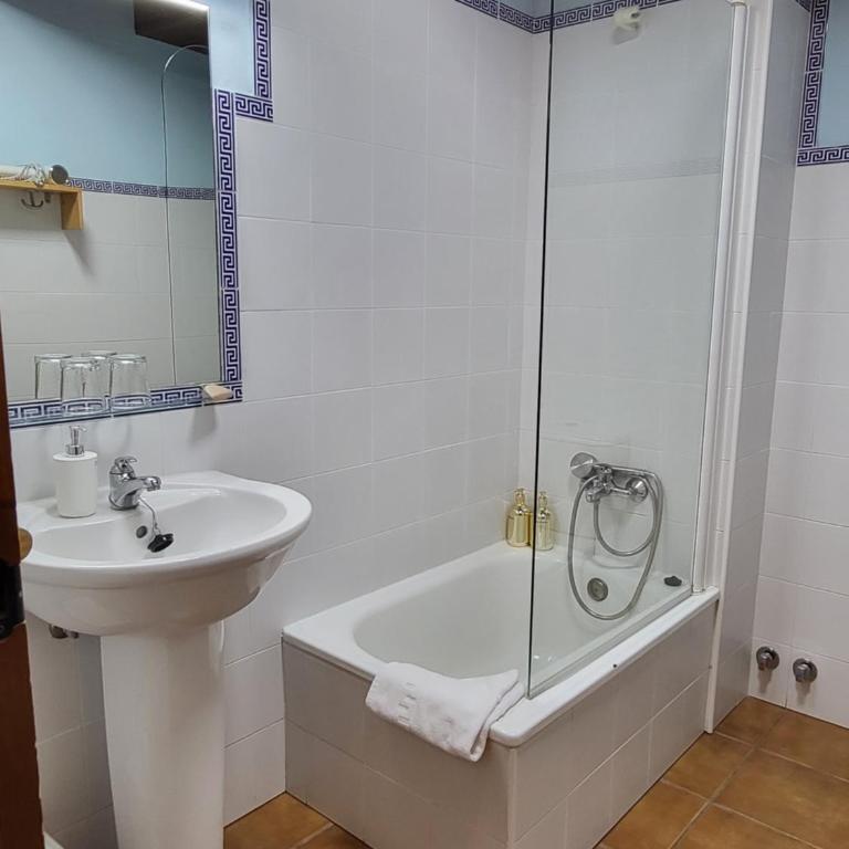 El Juacu - Double Room with Private Bathroom - 7