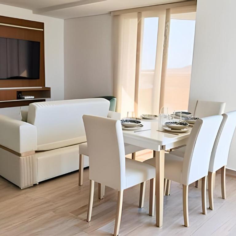 Jacuzzi with Ocean View, 3 Bedrooms, Sky and Sea - Apartment - 26