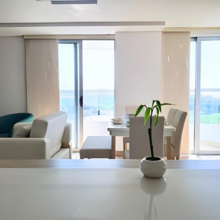 Jacuzzi with Ocean View, 3 Bedrooms, Sky and Sea - Apartment - 28