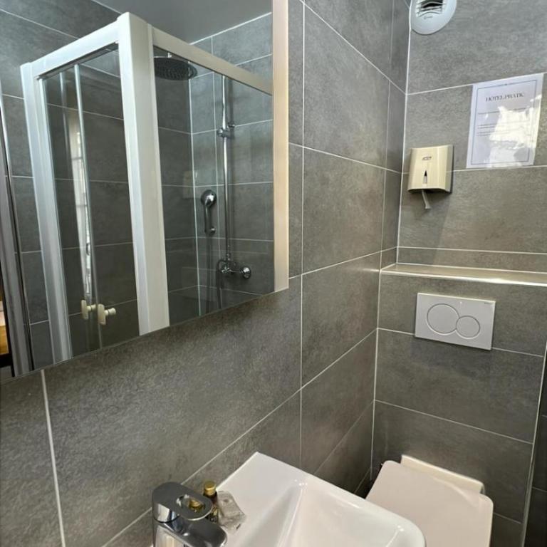 Pratic Hotel - Chambre Double Supérieure - 24