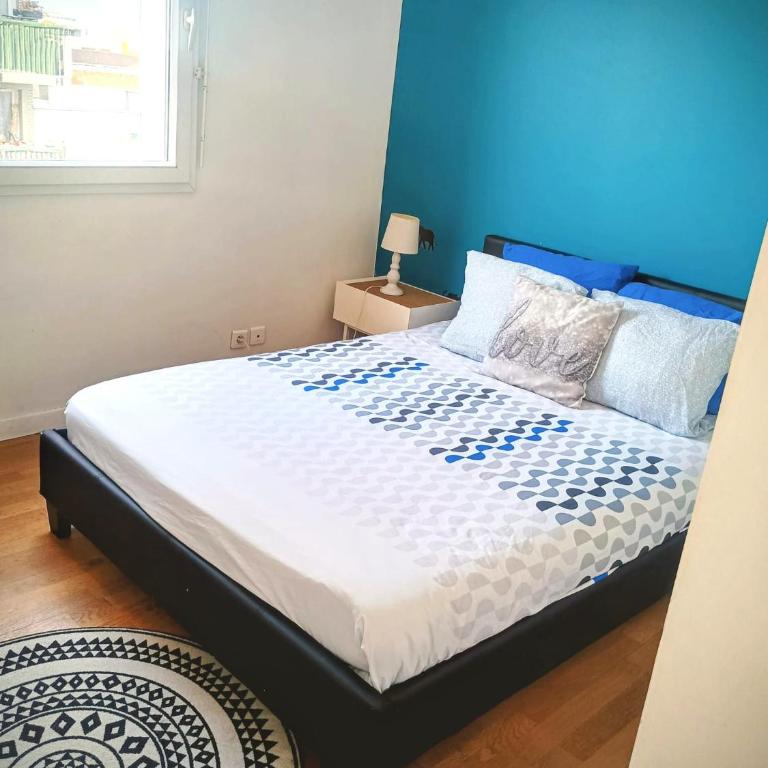 Close to Paris, Metro,RER, 6 People, PKG - Two-Bedroom Family Apartment - 48