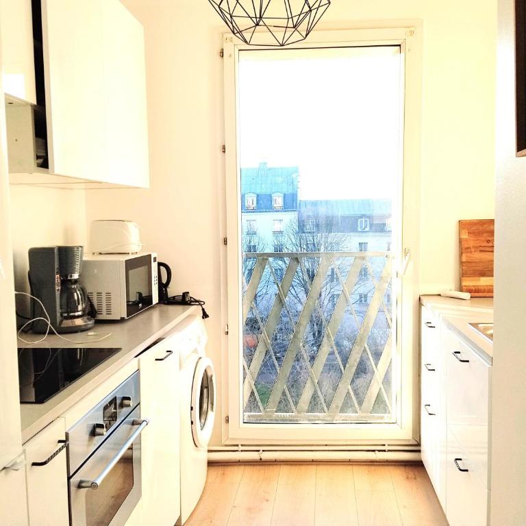 Close to Paris, Metro,RER, 6 People, PKG - Two-Bedroom Family Apartment - 50
