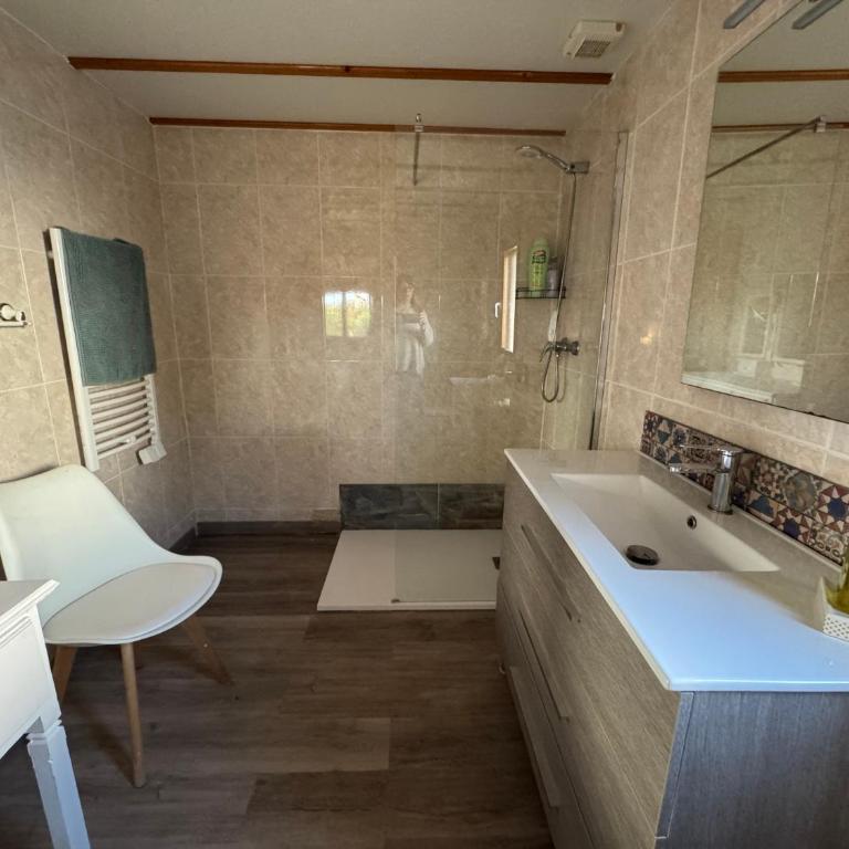 Tara Casa - Habitación Triple Confort con ducha - 2