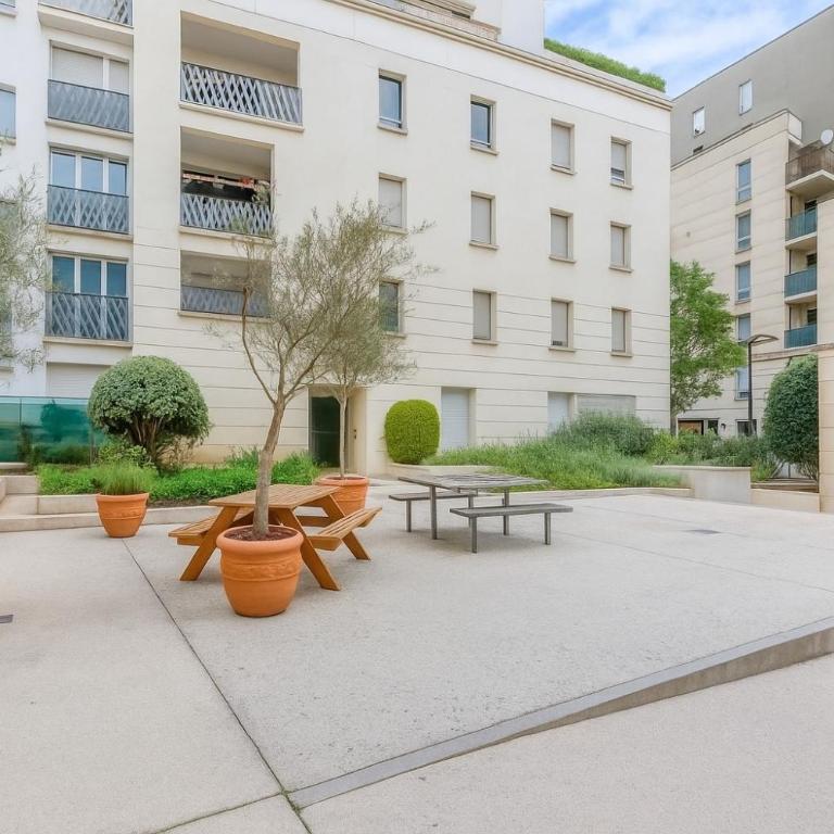 Close to Paris, Metro,RER, 6 People, PKG - Two-Bedroom Family Apartment - 29